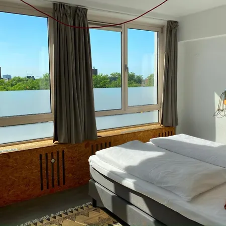 Credible Ναϊμέγκεν